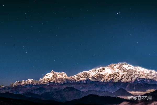 高清摄影 雪山下的星空