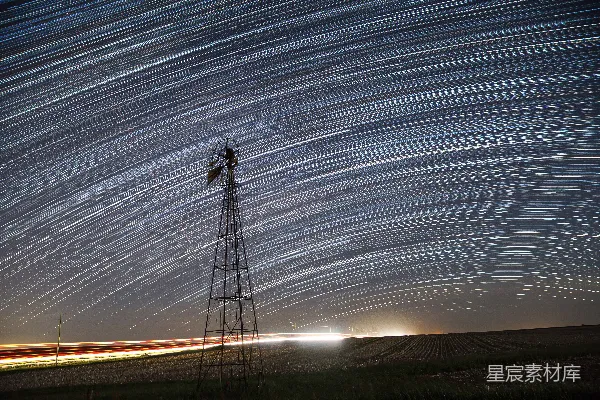 高清摄影 夜空下的风车与星轨