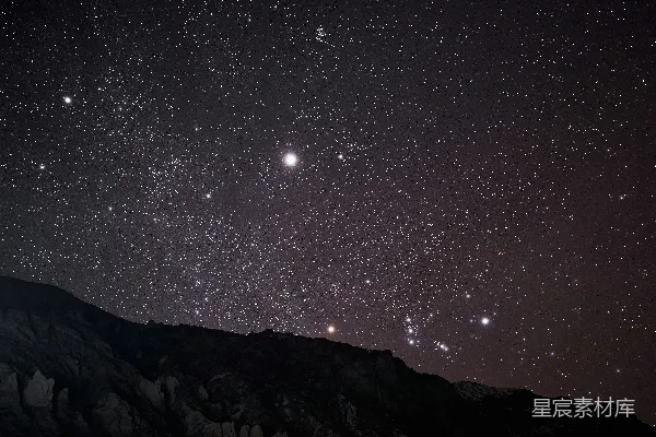 高清摄影 夜空下的群山与繁星