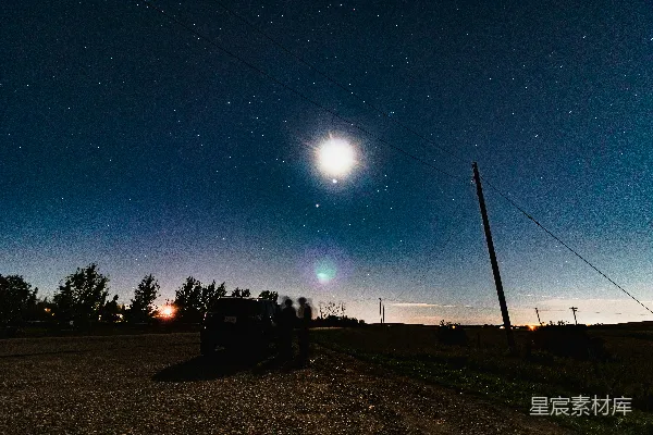 高清摄影 夜晚的星空与静谧乡村