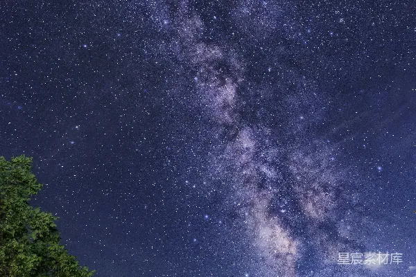高清摄影 银河夜空下的宁静