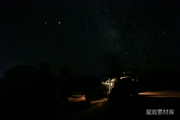 高清摄影 星夜下的旅行者