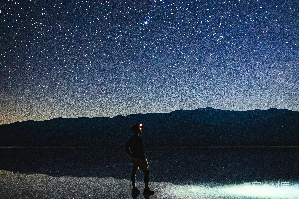 高清摄影 星河之下，独自一人