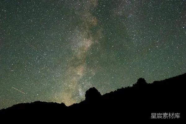 高清摄影 银河与流星