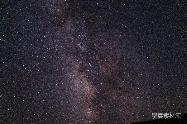 高清摄影 银河夜空下的宁静