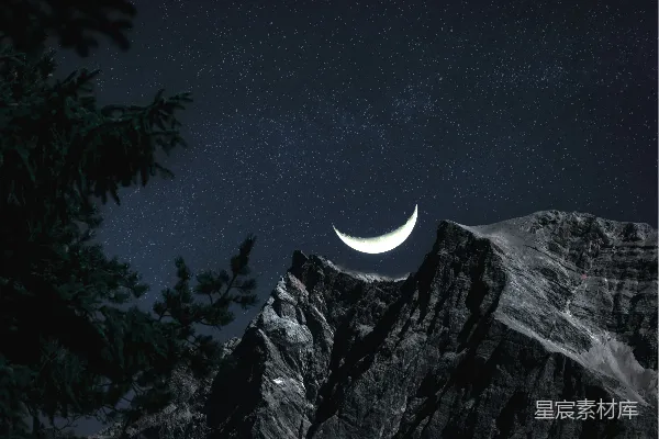 高清摄影 月夜山峰下的星河