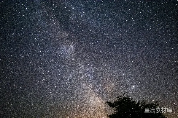 高清摄影 璀璨星河下的夜空