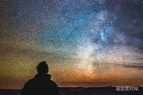 高清摄影 仰望星空的旅人