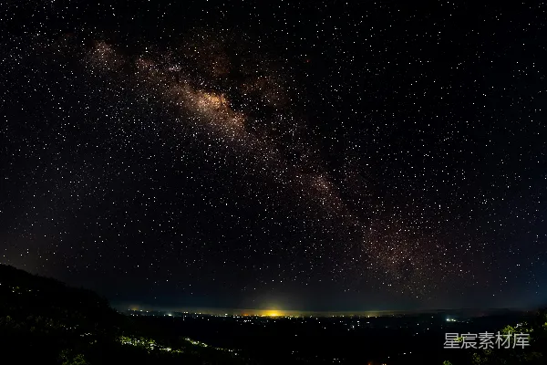 高清摄影 银河下的夜景