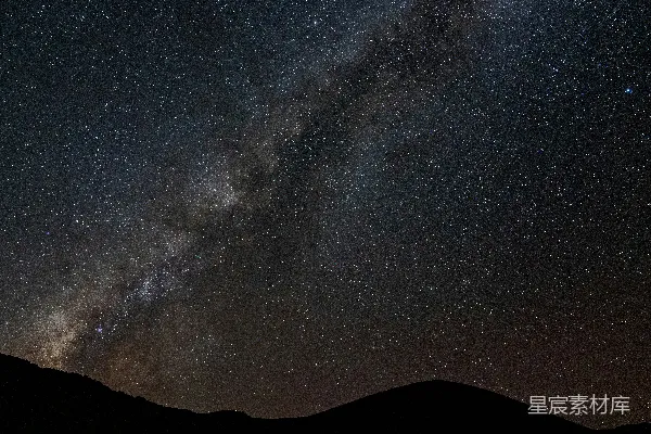 高清摄影 星河夜空下的山影