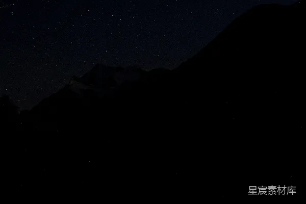 高清摄影 夜空下的山脉