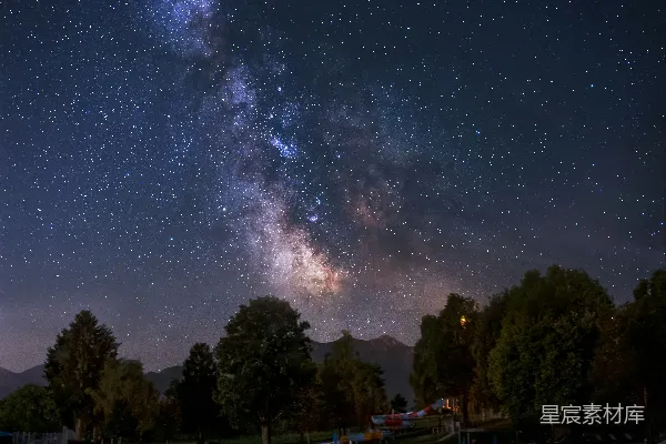 高清摄影 星河倒映在泳池中的夜晚
