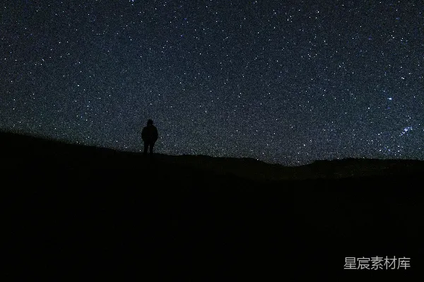 高清摄影 仰望星空的人
