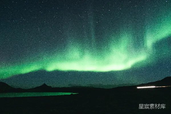 高清摄影 极光下的宁静夜景
