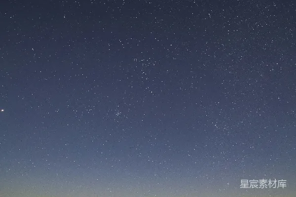 高清摄影 星空下的宁静湖面