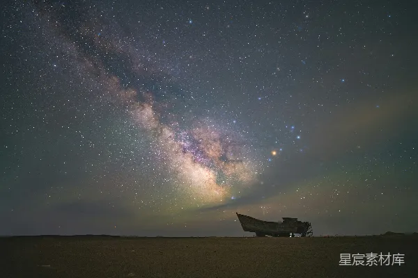 高清摄影 星河下的废墟