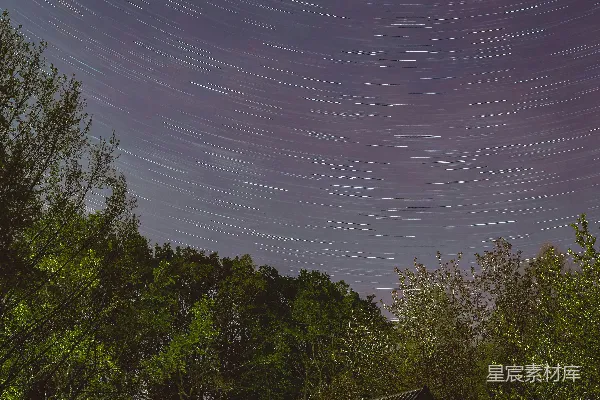 高清摄影 夜空星轨下的小屋