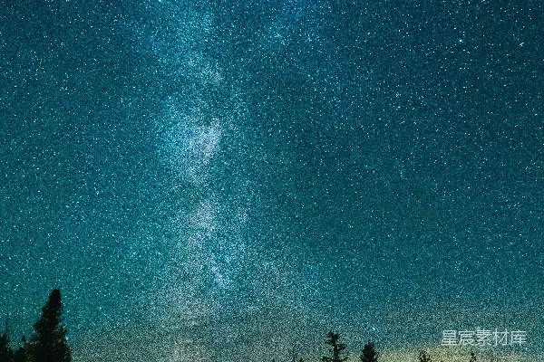 高清摄影 银河下的宁静夜景