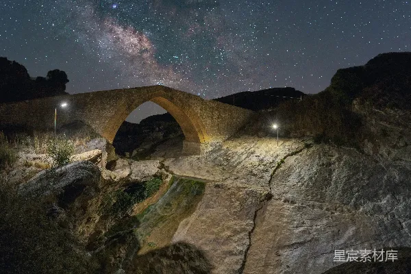 高清摄影 星空下的古老石桥