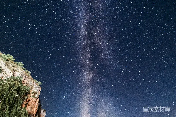 高清摄影 星空下的宁静湖景