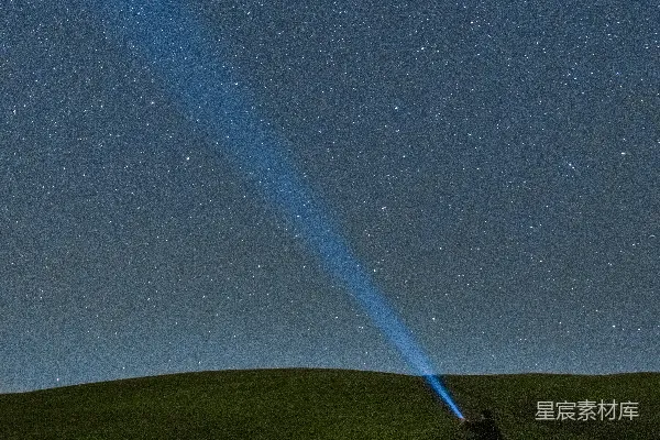 高清摄影 夜空下的光束