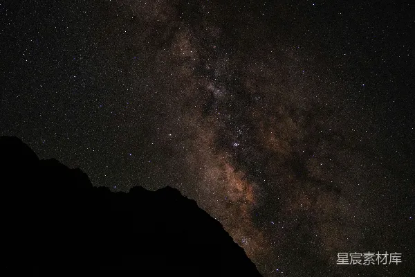 高清摄影 璀璨星河下的山峦