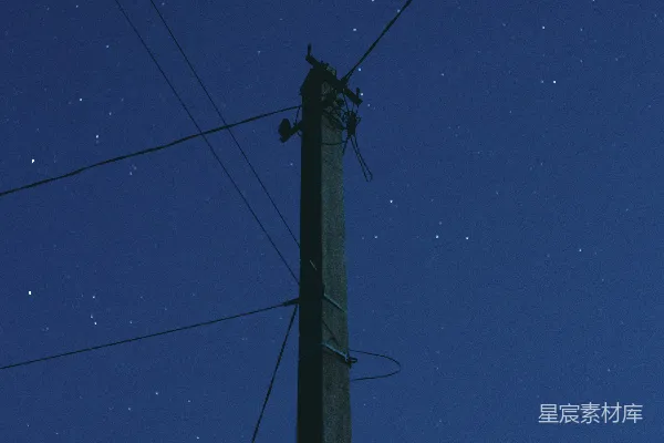 高清摄影 夜空下的电线杆