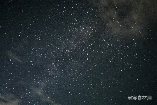 高清摄影 璀璨星空下的银河