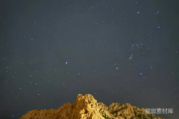 高清摄影 夜空下的山峰