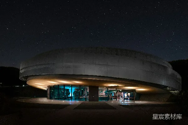 高清摄影 夜幕下的独特建筑