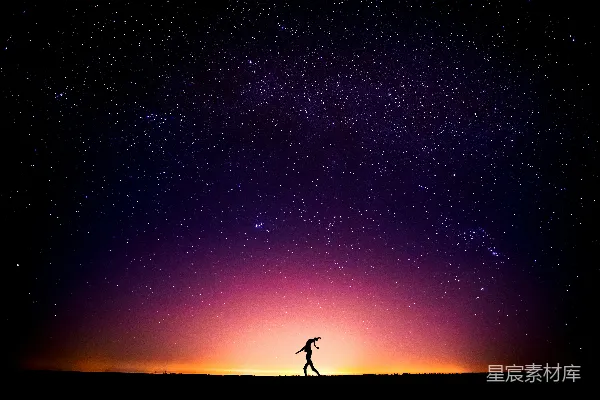 高清摄影 星空下的独行者
