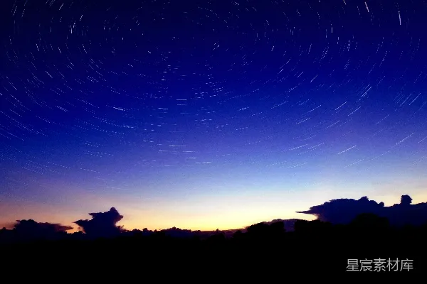 高清摄影 星轨与夜空的静谧之美
