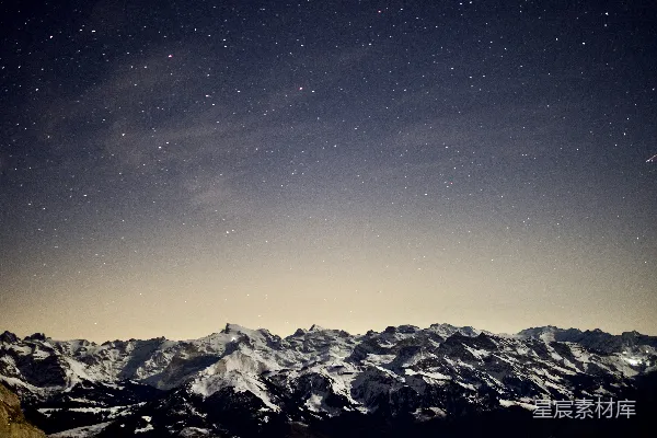 高清摄影 星空下的阿尔卑斯山