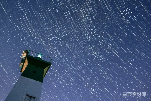 高清摄影 星轨下的灯塔