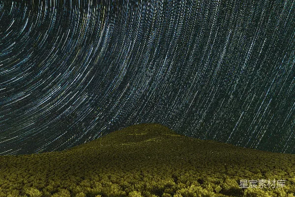 高清摄影 星轨下的静谧山丘