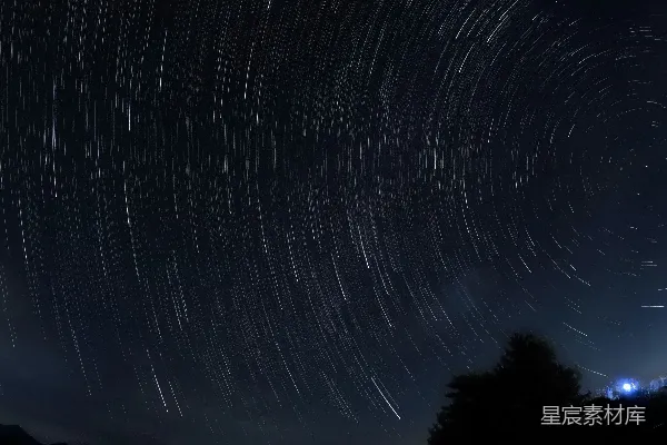 高清摄影 星轨下的夜空