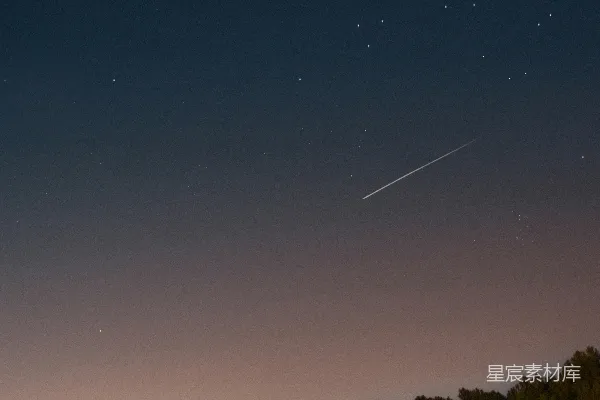 高清摄影 夜空下的流星