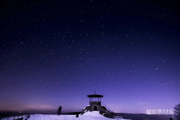 高清摄影 夜空下的守望者