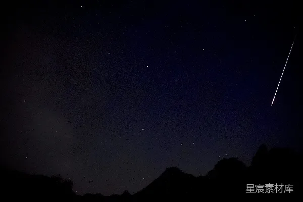 高清摄影 夜空下的流星