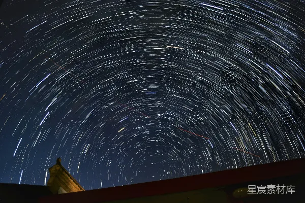 高清摄影 星轨下的夜空