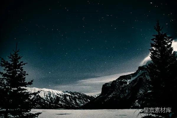高清摄影 夜空下的雪山
