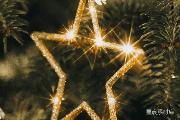 高清摄影 圣诞树上的金色星星挂饰