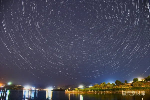 高清摄影 星轨下的宁静湖泊