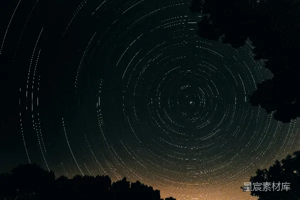 高清摄影 星轨旋转的神秘夜空