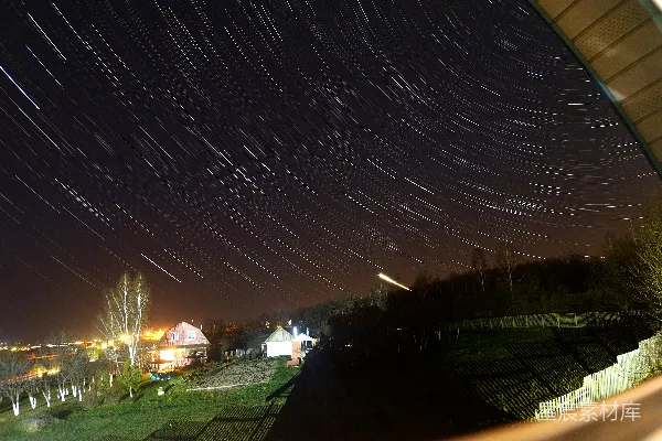 高清摄影 星轨下的乡村夜景
