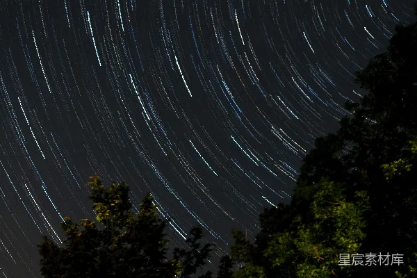 高清摄影 星轨下的夜空