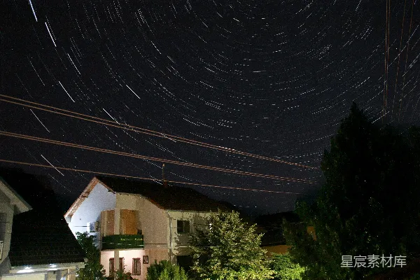 高清摄影 星轨与夜空下的住宅