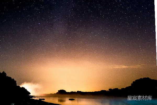 高清摄影 夜空下的宁静湖景