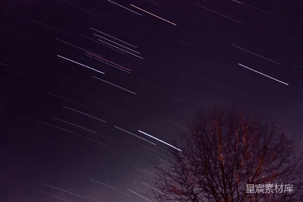 高清摄影 流星雨下的静谧夜景