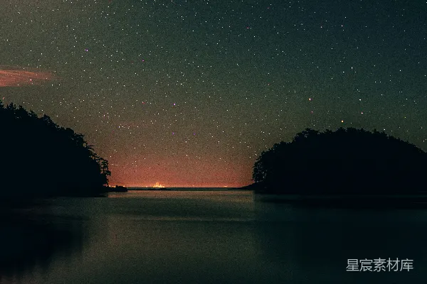 高清摄影 静谧湖畔的星空夜景